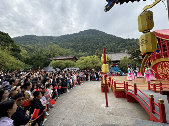 文旅发展直击一线丨华清宫荣获“2025微博陕西影响力卓越企业奖”