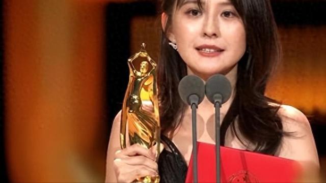 张艺谋也没想到，39岁“未婚生子”的热依扎，已走上另一条上坡路