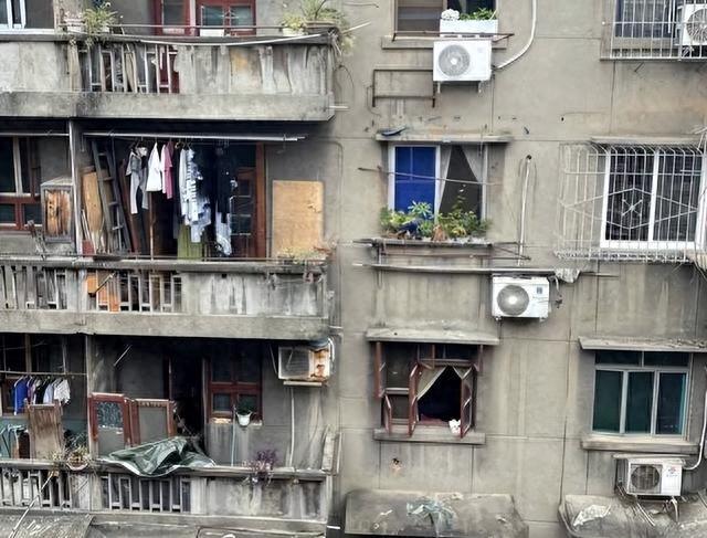 老房子又吃香了？只因住建部定调：2026年起，这2类人或将受益