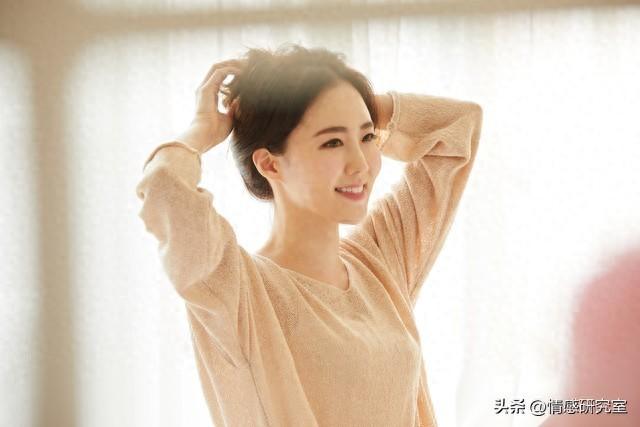 女人让你碰她这三处位置，就是在暗示“我愿意”男人别当木头