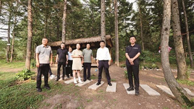 廉海平在大东沟森林旅游度假区现场办公 营造良好旅游环境 推动度假区提档升级