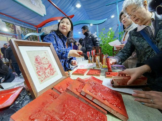 在北京朝阳赴一场巴蜀之约 700余种“德阳好物”亮相东岳文化广场