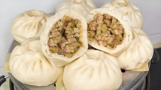 茄子包子怎么做才好吃（夏天用茄子做包子）