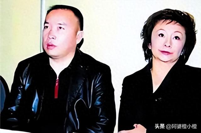 赖昌星妻子曾明娜现状，独居3000平老宅，做饭弄花草活成人生赢家