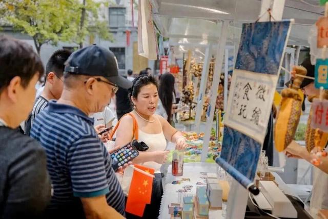 10月17日-19日，到龙虎山·古越水街赶大集啦！鹰潭人自己的“顶流”漾会，千万别错过！