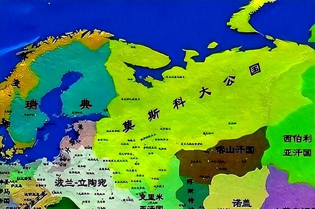 中俄一起瓜分的国家。中国继承民族主体，俄国继承分支大部分土地