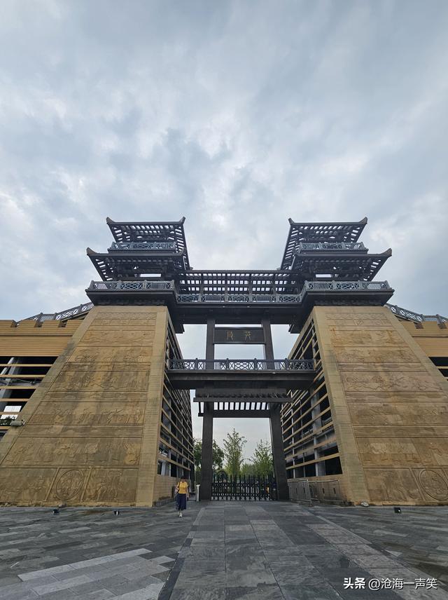 苑陵故城，古人已远去，人无再少年，珍惜眼前人，永结同心锁