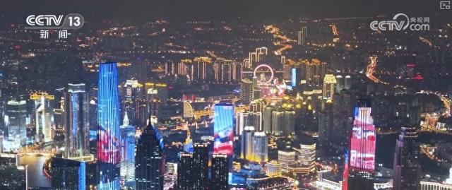 绝美灯光秀点亮上合国家文化交流“城市会客厅” 彰显中华传统文化与现代科技之美