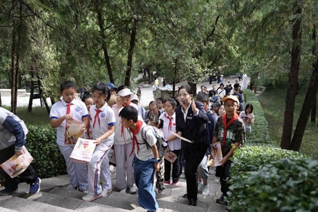 国庆游香山 解锁研学新体验