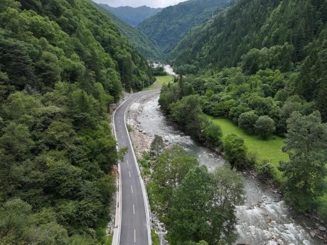 阿坝：以景引路、以路串景，加快推进省道446松黑路旅游化提升
