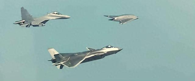 世界首款实战列装！攻击-11搭档歼-20，隐身协同改写空战