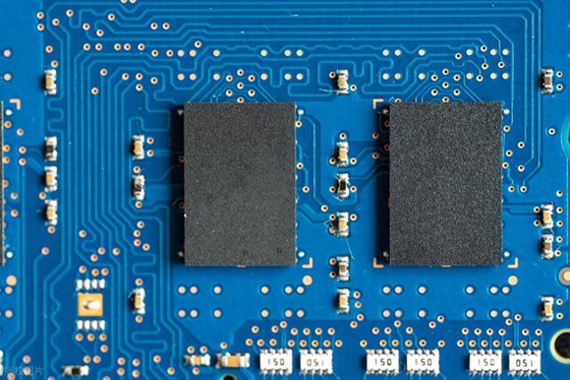 长江存储全球份额逼近 10%，美智库都慌了，三星的垄断要被打破？