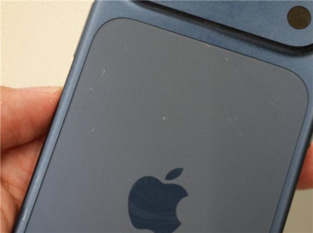 iPhone 17 Pro机身划痕太多？曝苹果官方有两种方法应对！