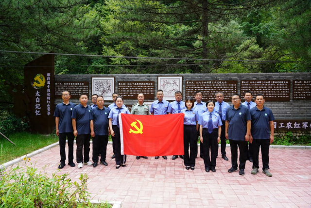 追寻红色足迹，守护革命记忆 —— 军地五院联合寻访黄柏塬镇红二十五军革命旧址