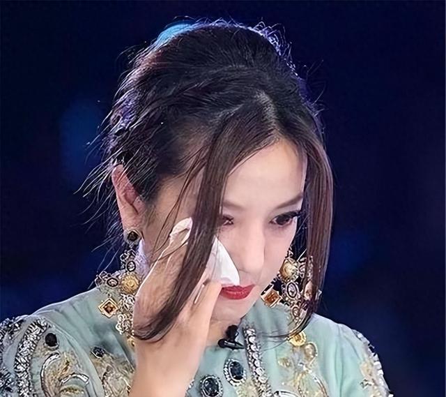 翻身无望！49岁赵薇近况再曝，胃癌传闻真相大白	，脸垮皮衰无星气