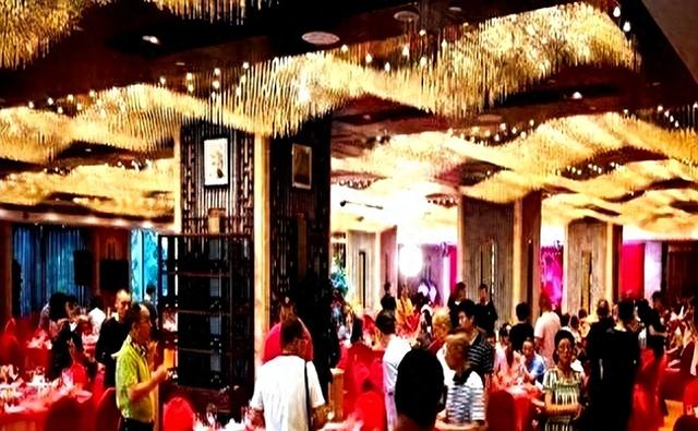 河北一家7口参加侄子婚礼。茅台美食吃到撑，回家才发现忘记随礼