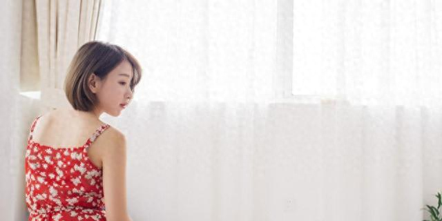 10句夸女孩子漂亮的话（女生发照片怎么夸她好看分享 5 个不尬又戳心的方向）