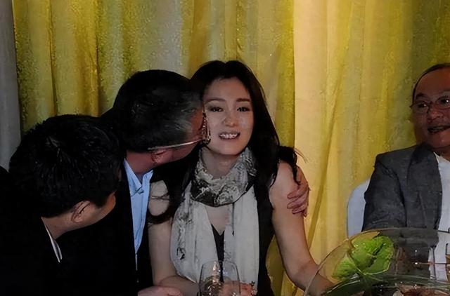 陪睡陪玩只是冰山一角，继岳云鹏后，王晶再曝潜规则杨幂都遭了殃