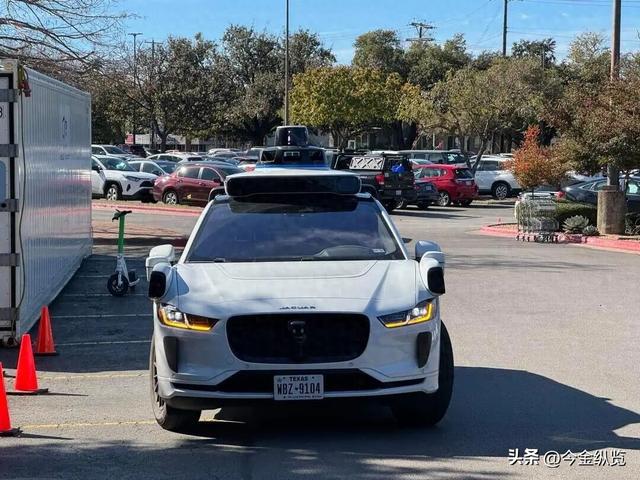 Waymo 150亿砸出“虚胖	”车队？被特斯拉“轻资产”玩法降维打击！