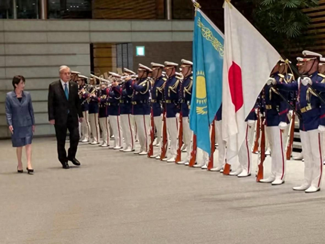 高市早苗签14项协议拉拢哈萨克斯坦，托卡耶夫却悄悄留了一手