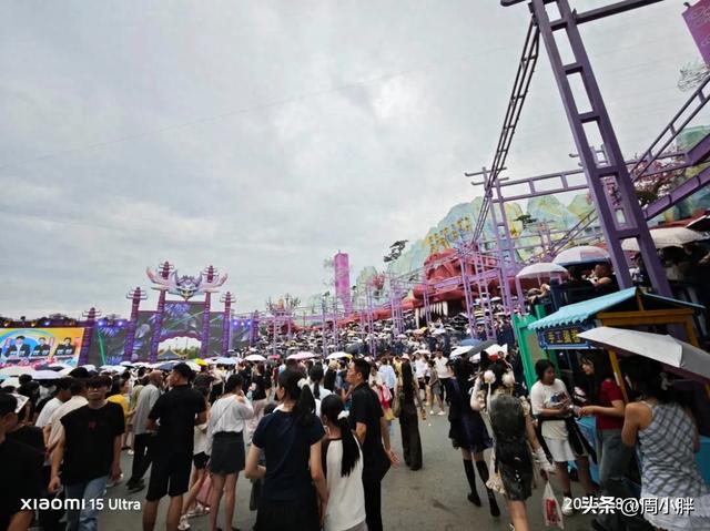 万岁山周六客流堪比此前节假日,音乐节区域已限流应对