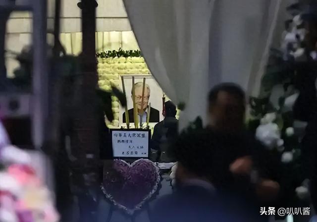 一场追悼会，戳穿向华强夫妇在香港的真实地位	，原来李连杰没说谎