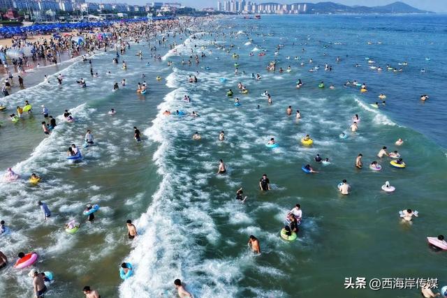西海岸金沙滩，“人浪”来袭！