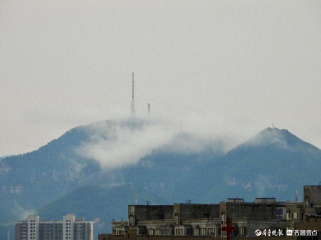 雨后，济南燕子山出现云瀑奇观