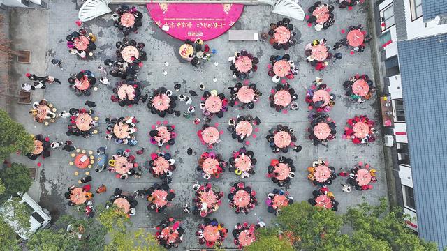 杀猪宴香飘古镇 汨罗长乐年味“拉满”