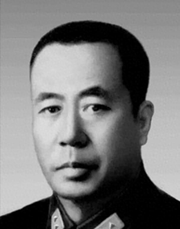 他被枪决时没人认得，却救了百人命，名字为何消失七十年？