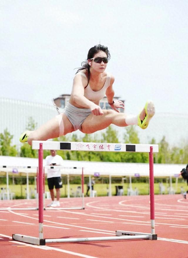 夏思凝全国田径锦标赛场地日图集，干净利落的动作，英姿飒爽美爆