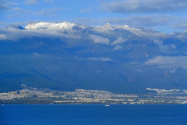 逃离格子间后	，在洱海边敲代码的他们，真的活成了“诗与远方”……