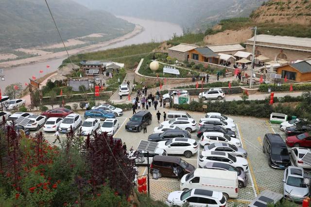 从“空心村”到“网红村”！石楼崖头村国庆爆火！民宿爆满、村民增收，这条致富路太燃了！