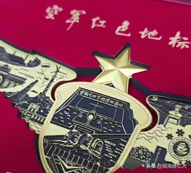 比清北分量还重的通知书！两美女飞行员亲自护送，整条街都知道了