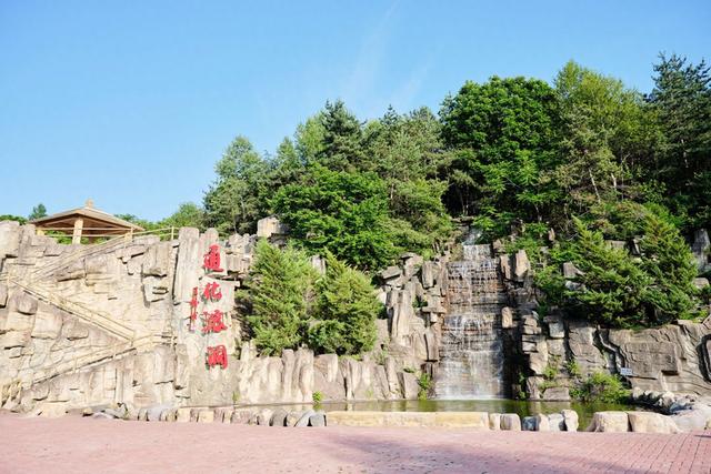 吉林通化溶洞，中国北方最宏大的地下世界，光影交织的梦幻世界