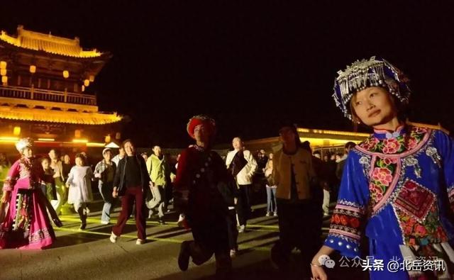 夜聚北岳篝映浑源