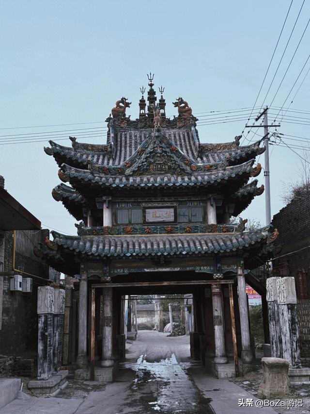 介休乡村封神，500年琉璃镇河楼，小巧却藏大招