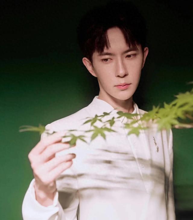 该翻旧账了！于朦胧离世不到24小时，恶心一幕出现，李成儒遭大殃
