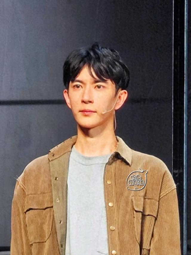 于朦胧坠亡后，62岁张凯丽发文看哭全网，一个举动让人意料之外
