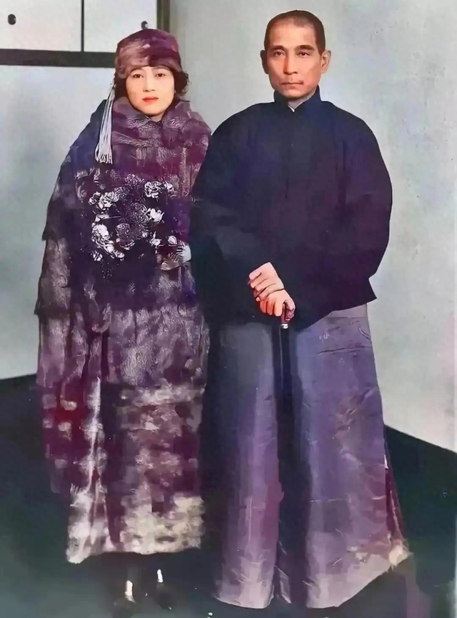 孙中山和宋庆龄的一张真实合影！真是太美了，颜值碾压影视演员！