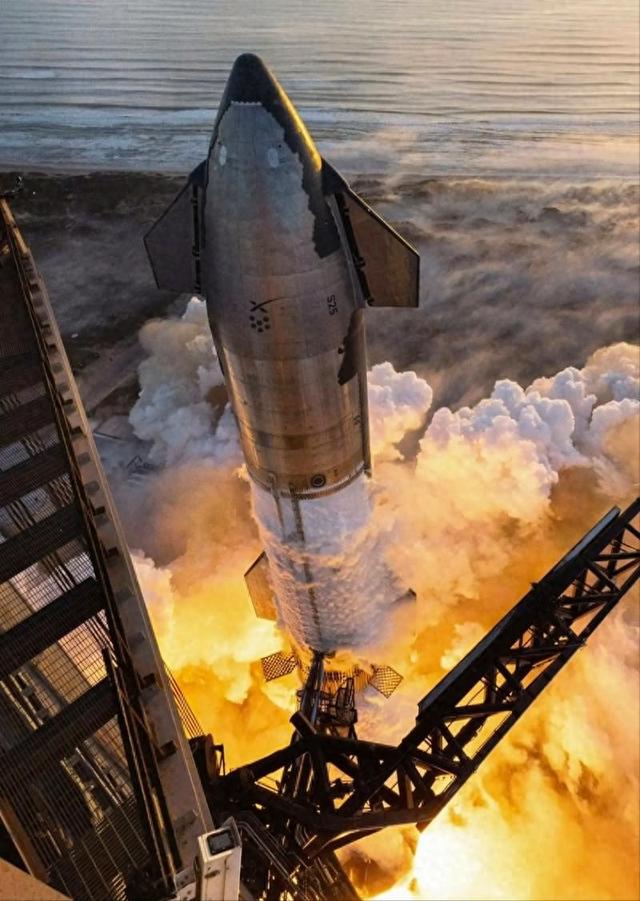 马斯克沉默不语！NASA航天遭致命打击！美国重返月球计划已崩盘？