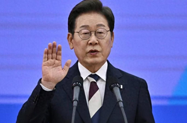 首位拒绝出席中国阅兵的总统浮出水面，此举虽让人意外，却又在情理之中