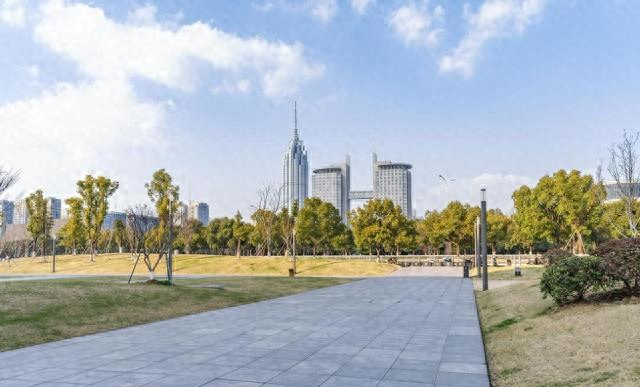 北京不解，保定纳闷	，如今天津竟成一本可尝可逛的 “津门风物