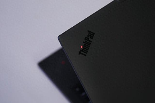 ThinkPad T14 Gen 6 AI元启版上手体验：延续经典，用AI助力降本增效