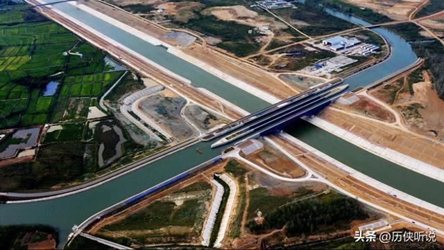 中国又开始“反人类”操作！在河上架一条河的立交河，你见过吗？
