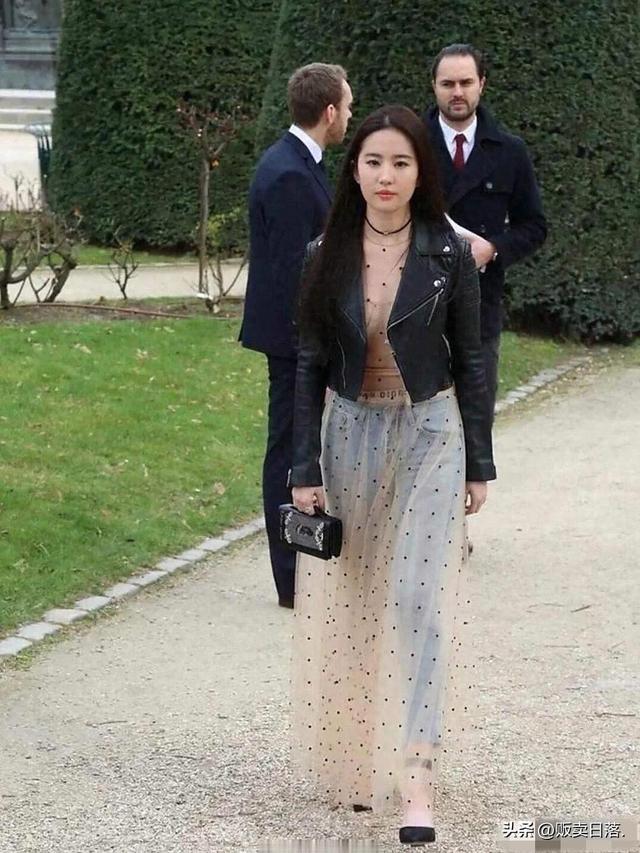 这也就是刘亦菲吧，谁还敢这么穿?