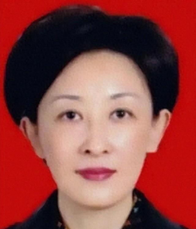 又揪出来一个大贪！金额达到9.7亿，首富夫人郝斌跨国逃亡失败了