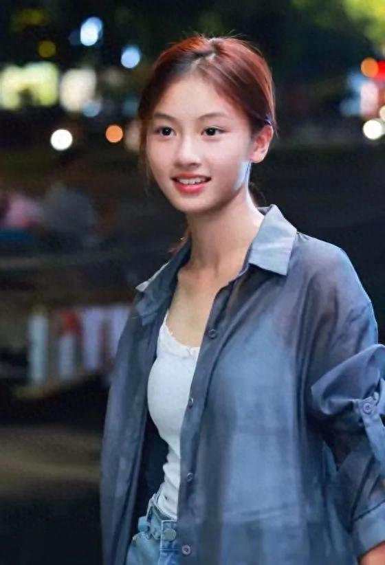 崩溃！15岁女孩被全网疯抢，10天后资本集体撤退：真相太现实！