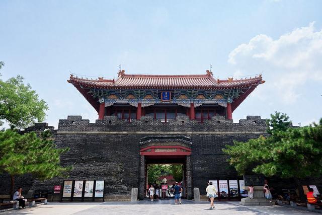山东泰安岱庙，华夏名山第一庙，历史悠久，又被誉为“神的府邸”