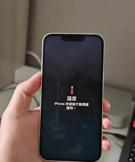 充电器发热是怎么回事（手机充电发烫别慌不是开关没开）